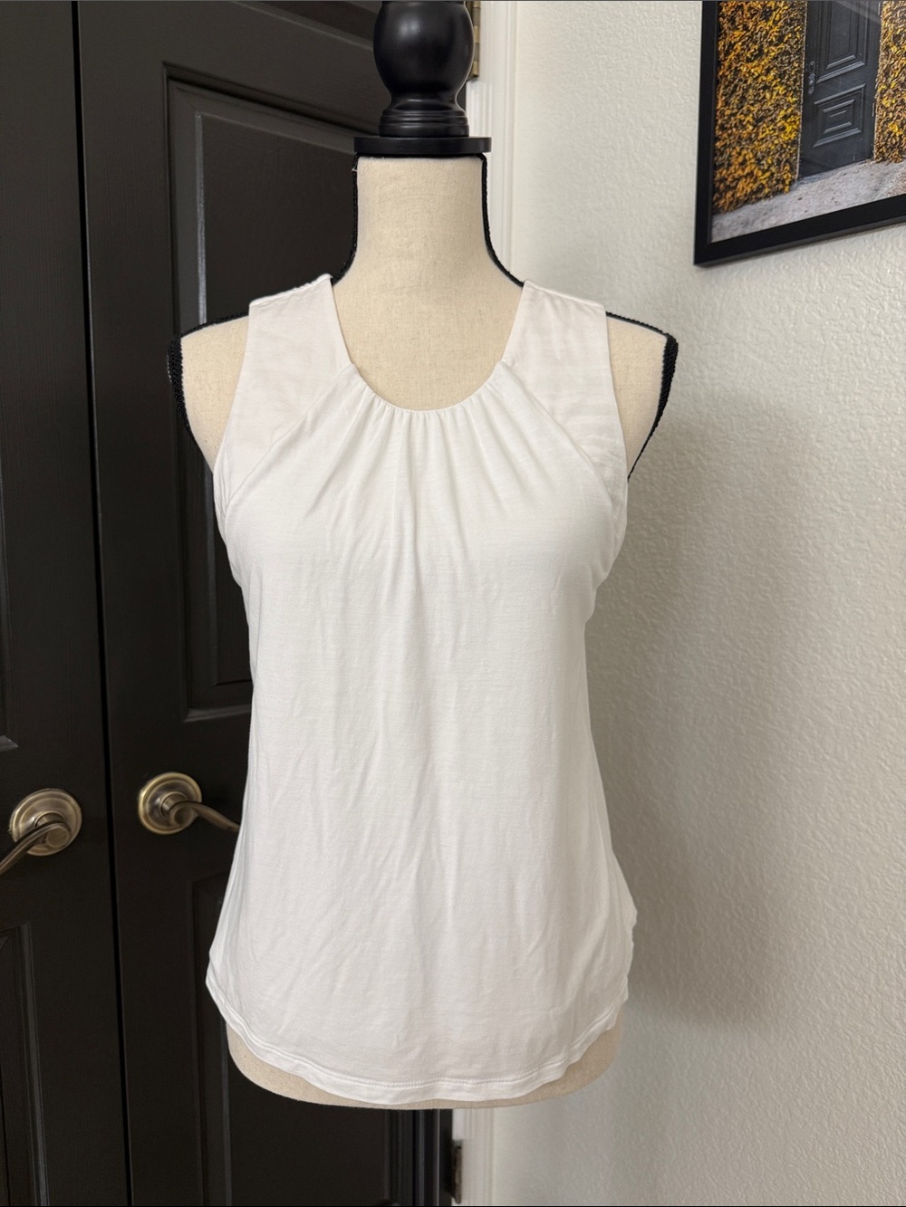 Banana Republic White Sleeveless Scoop Neck Tank